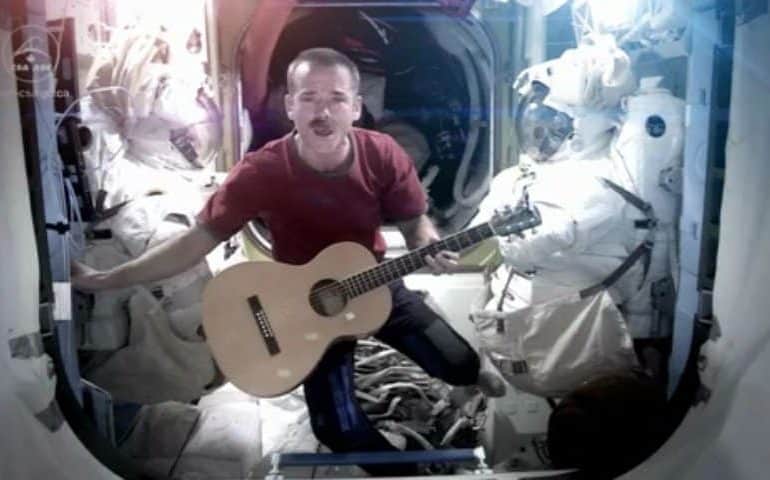 Chris Hadfield – Space Oddity (David Bowie cover, from space!) Chris Hadfield - Space Oddity (David Bowie cover, from space!) photo