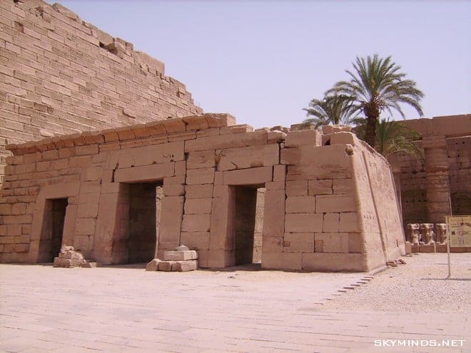 Louxor : temple de Karnac, musée du papyrus, bords du Nil, mine d'albâtre, Vallée des Rois et temple de Medinet Habu photo 23