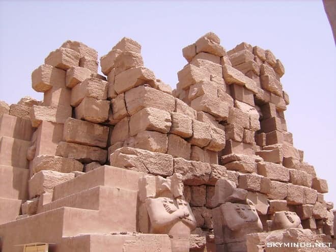 Louxor : temple de Karnac, musée du papyrus, bords du Nil, mine d'albâtre, Vallée des Rois et temple de Medinet Habu photo 16