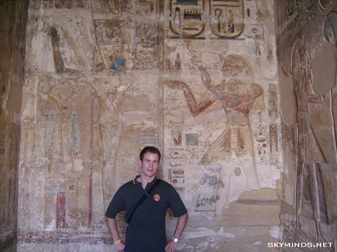 Louxor : temple de Karnac, musée du papyrus, bords du Nil, mine d'albâtre, Vallée des Rois et temple de Medinet Habu photo