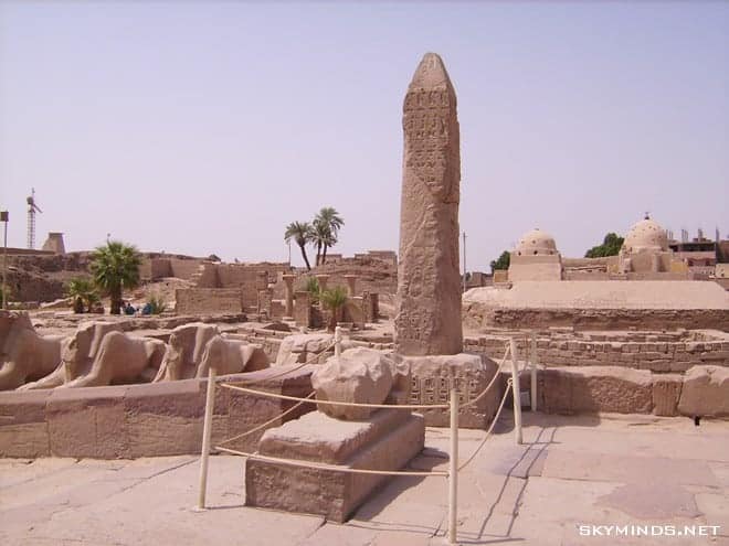 Louxor : temple de Karnac, musée du papyrus, bords du Nil, mine d'albâtre, Vallée des Rois et temple de Medinet Habu photo 27