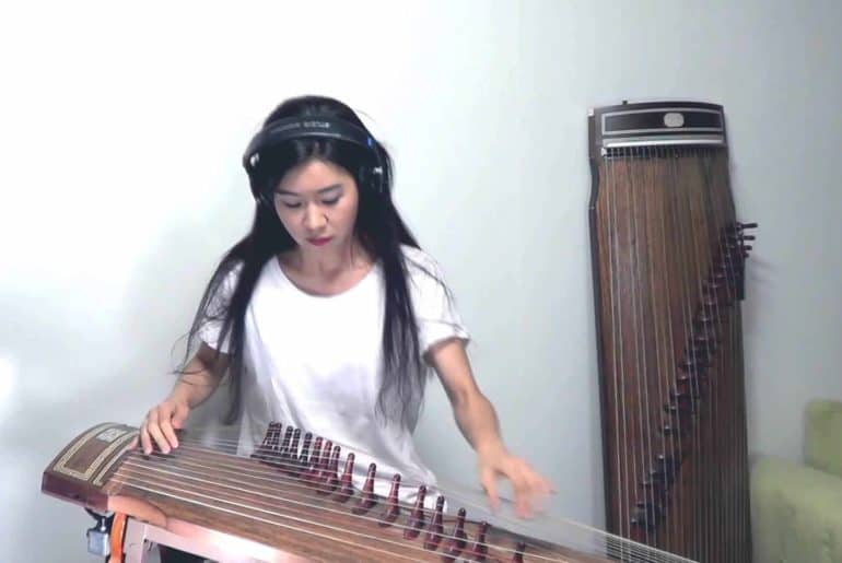 Luna Lee – Back in Black Gayageum (AC/DC cover) Luna Lee - Back in Black Gayageum (AC/DC cover) photo