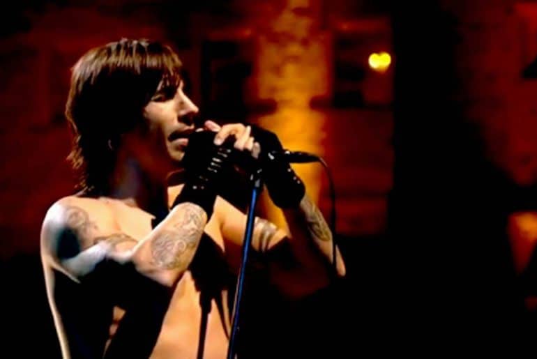 Red Hot Chili Peppers – Under the Bridge (Live at Slane Castle) Red Hot Chili Peppers - Under the Bridge (Live at Slane Castle) photo